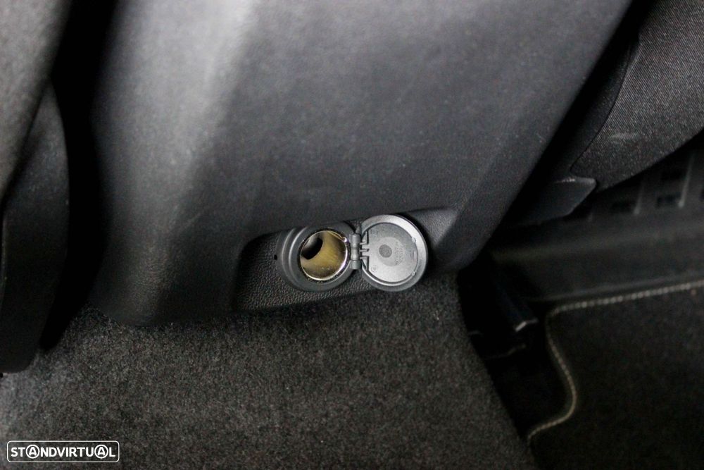 Ford Focus 1.0 EcoBoost MHEV ST-Line - 34