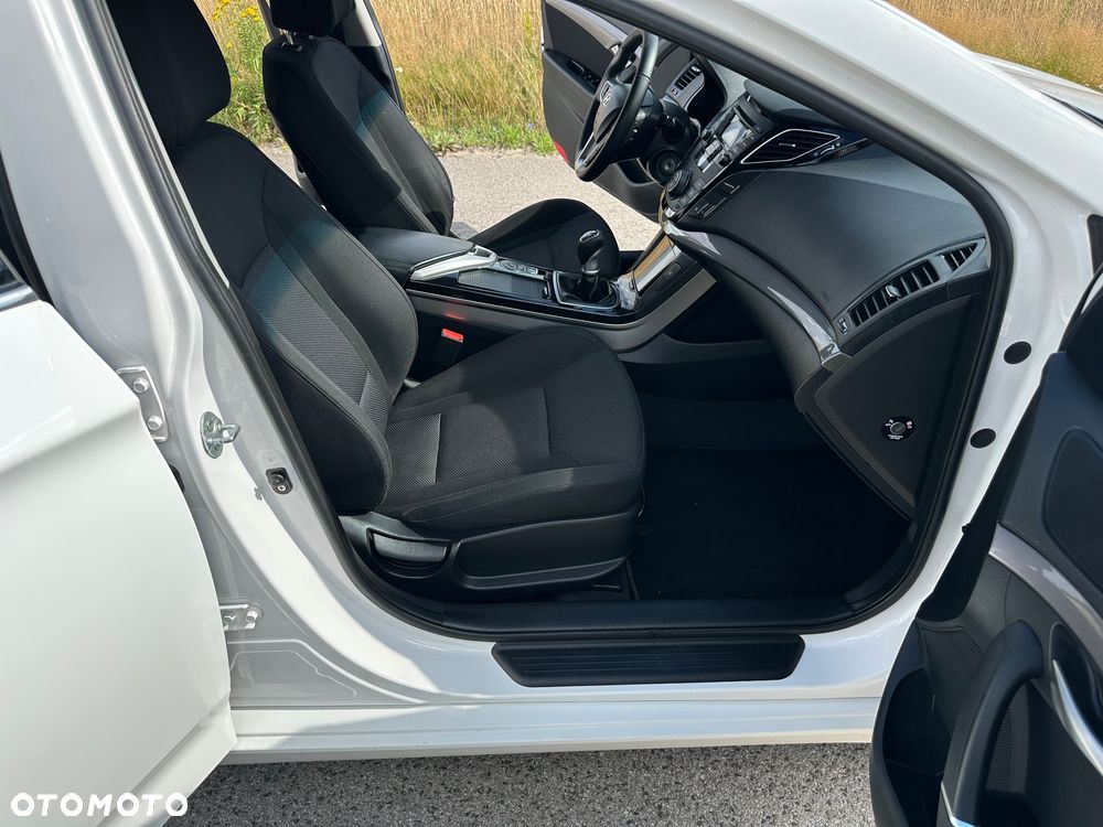 Hyundai i40 Kombi blue 1.6 Family - 27