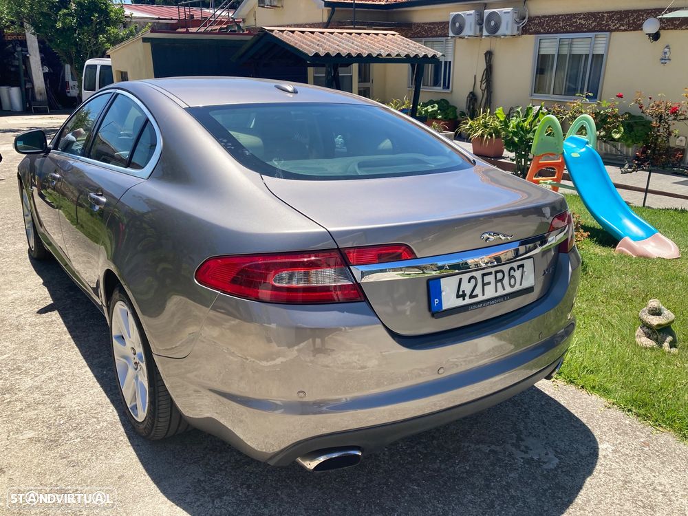 Jaguar XF 2.7 D V6 Luxury - 3