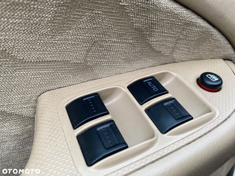 Honda Civic 1.6i ES - 10