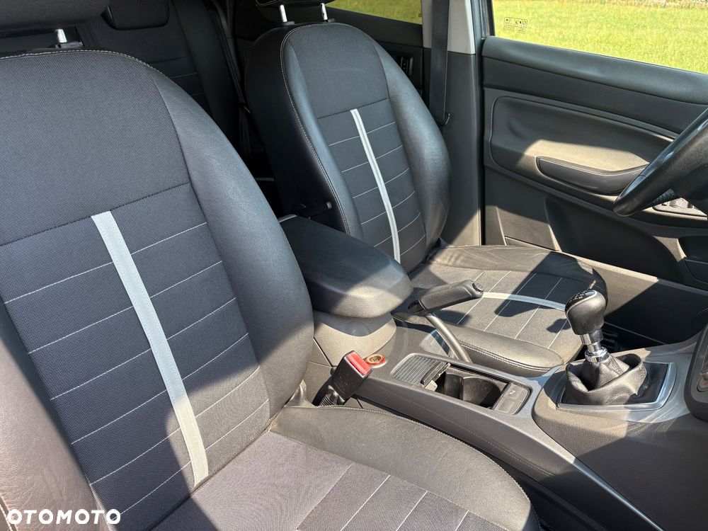Ford Kuga 2.0 TDCi 2x4 Titanium - 16