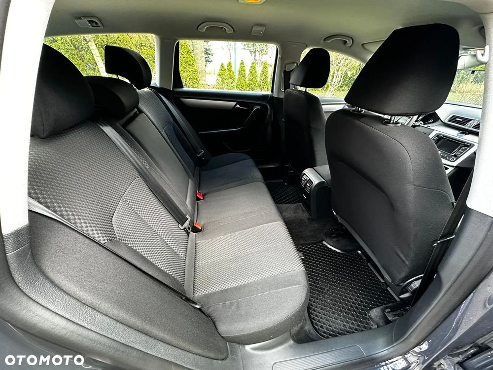 Volkswagen Passat - 8