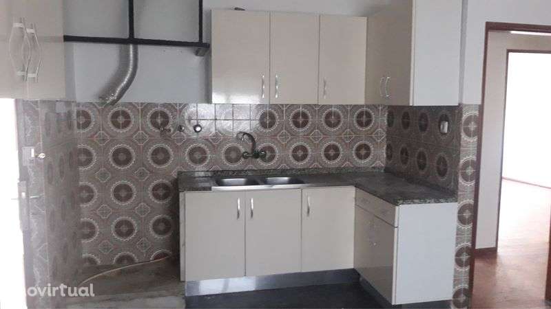 Vivenda V3 zona loures - Grande imagem: 3/5