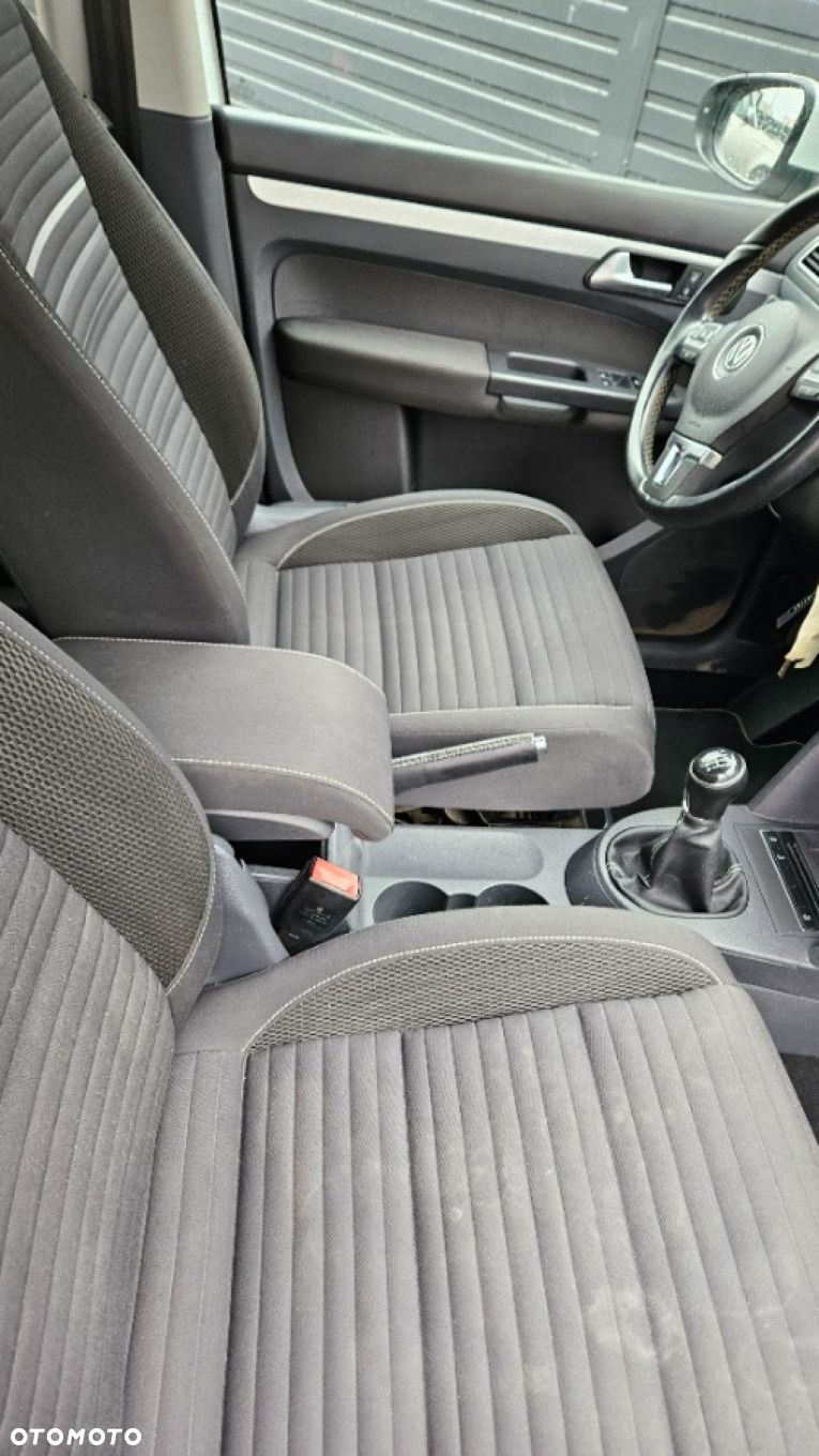 Volkswagen Touran - 32