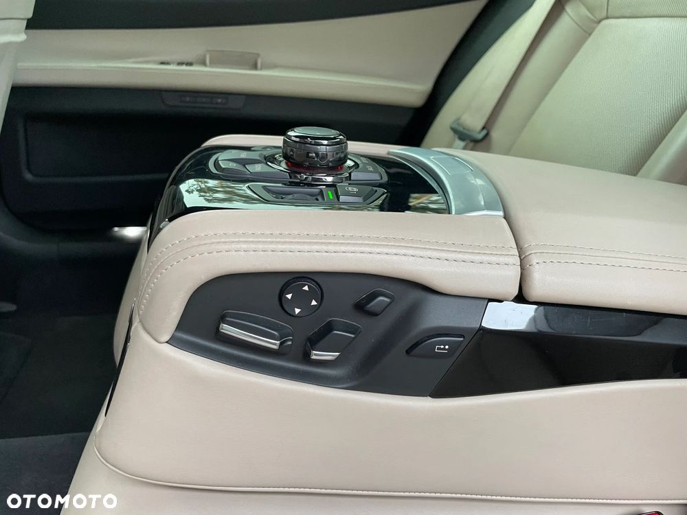 BMW Seria 7 750Li - 22