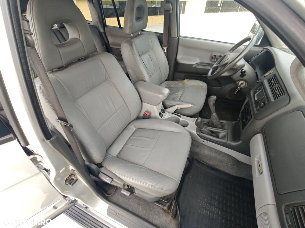 Mitsubishi Pajero Sport 2.5 TD GLS - 21