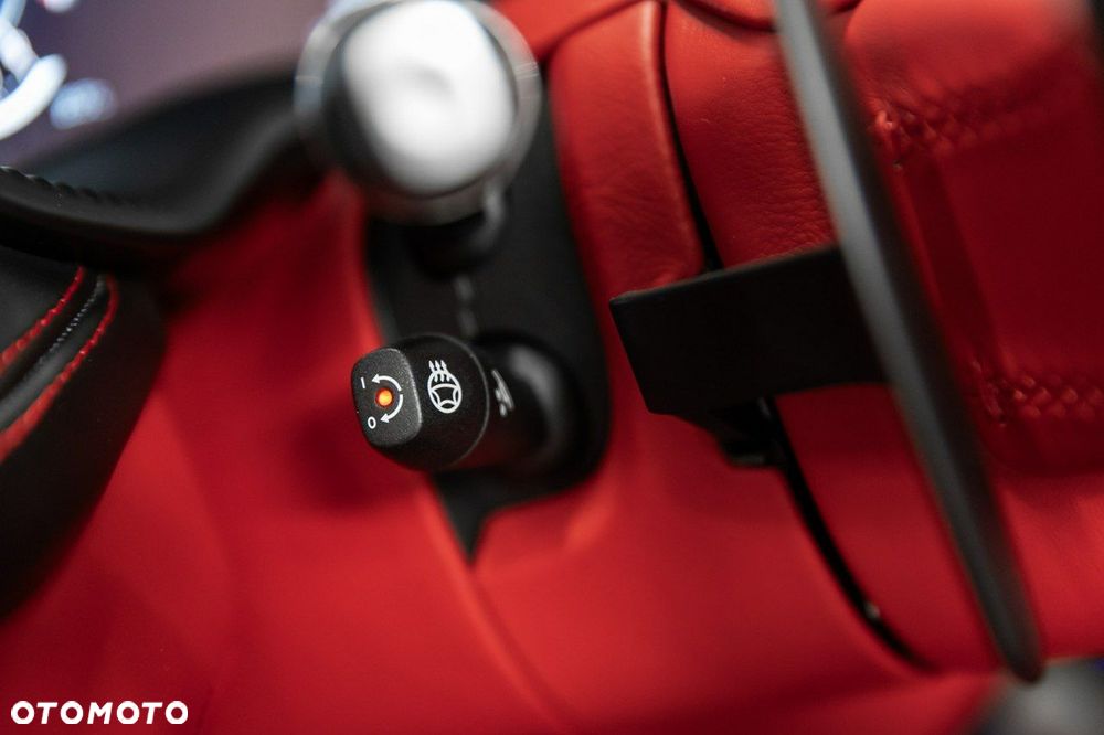 Aston Martin DBX Standard - 25