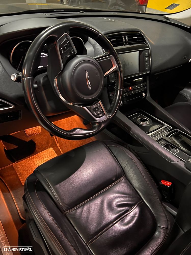 Jaguar F-Pace 2.0 i4D Prestige AWD Aut. - 6