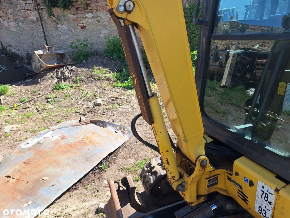 Komatsu Pc16R-3Hs - 20