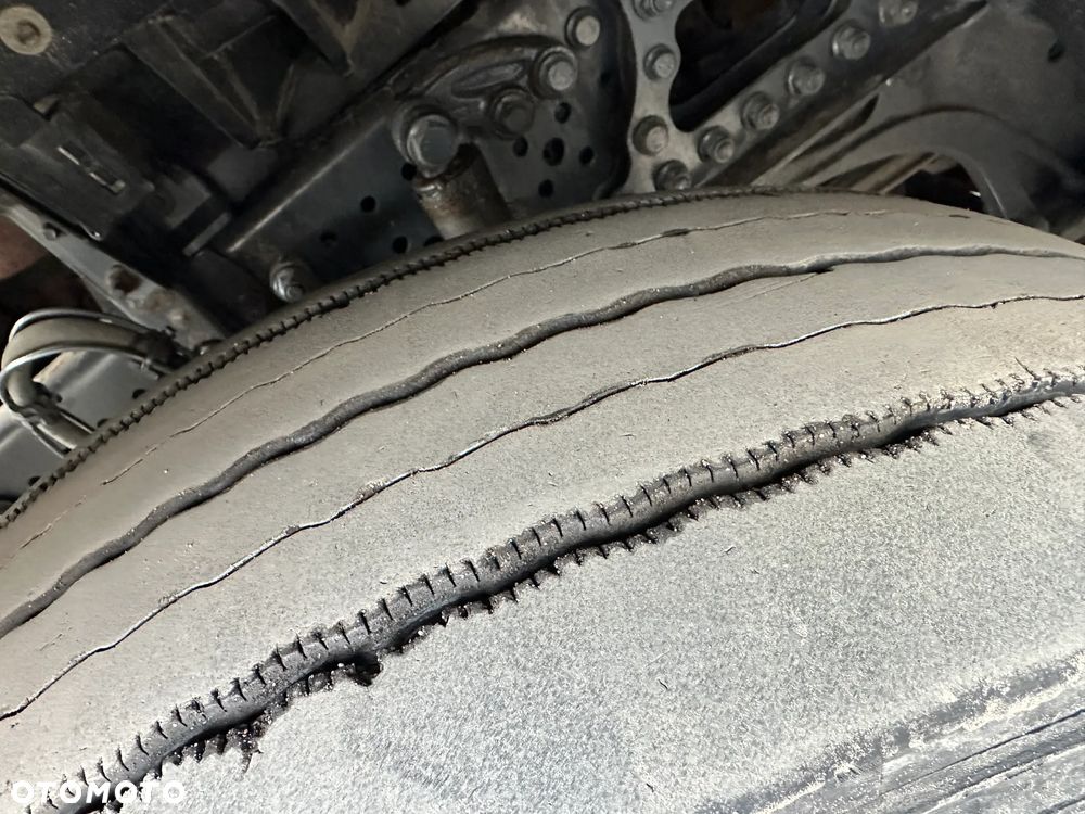 Mercedes-Benz ACTROS MP4 - 14