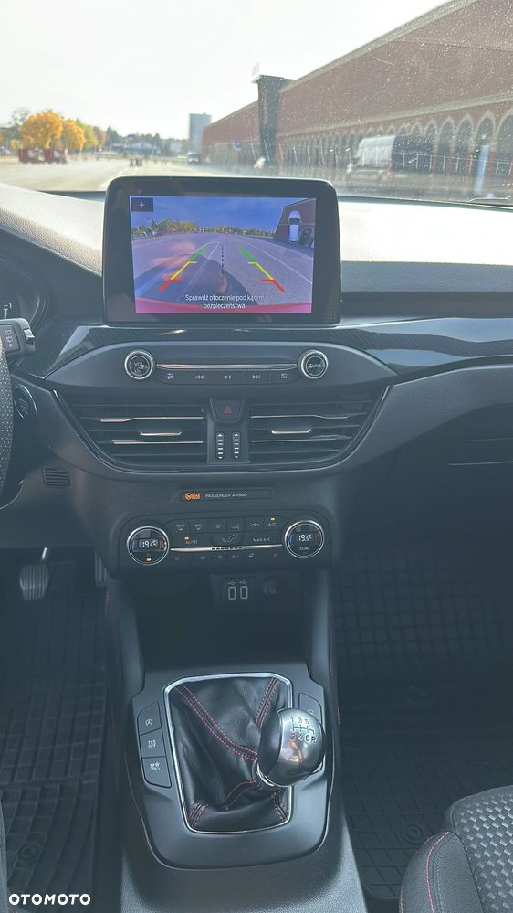 Ford Focus 1.0 EcoBoost Hybrid ST-LINE X - 15