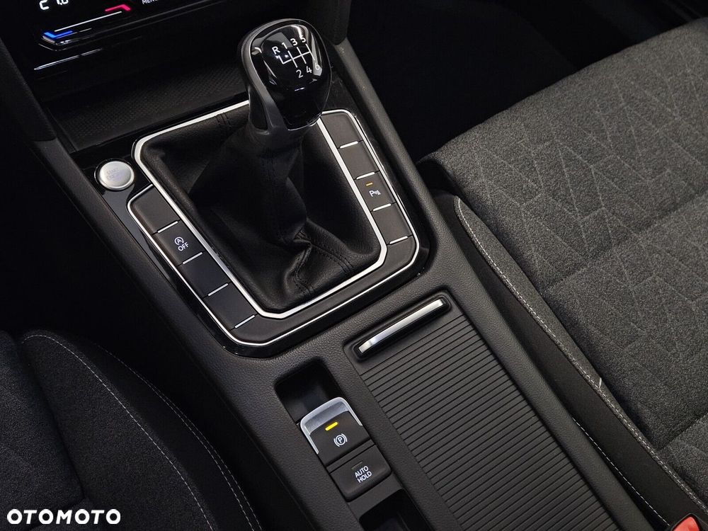 Volkswagen Passat - 22