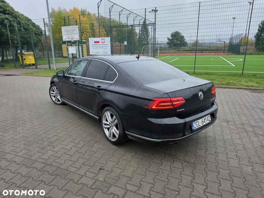 Volkswagen Passat - 1