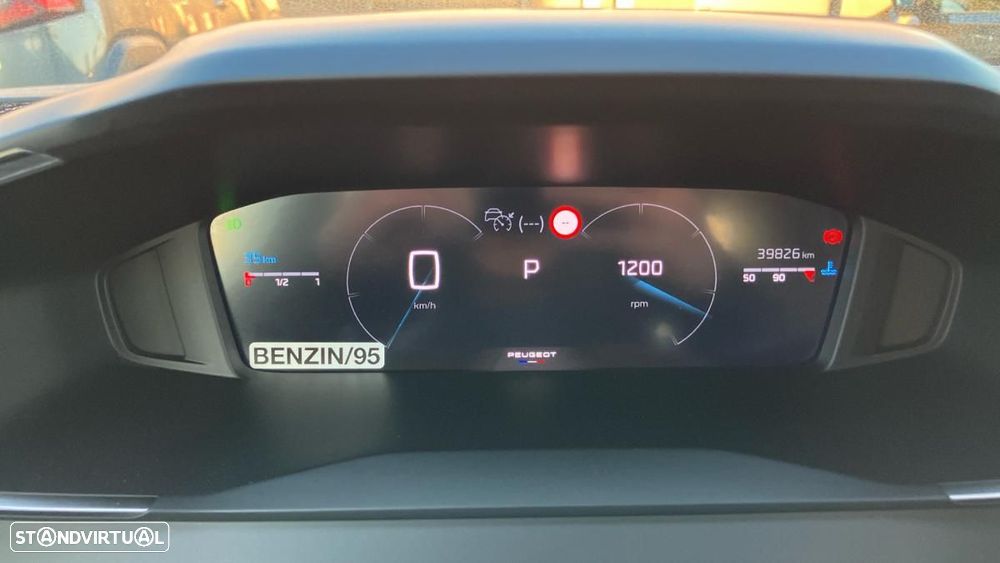 Peugeot 2008 1.2 PureTech Allure EAT8 - 3