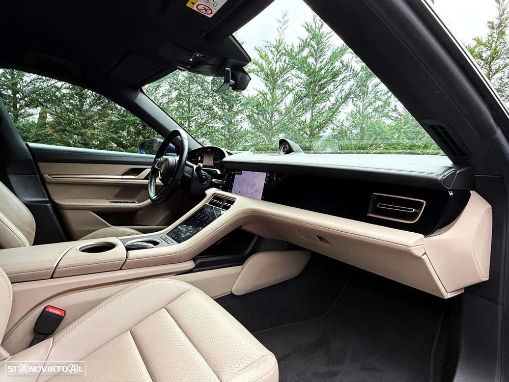 Porsche Taycan Cross Turismo 4 - 18