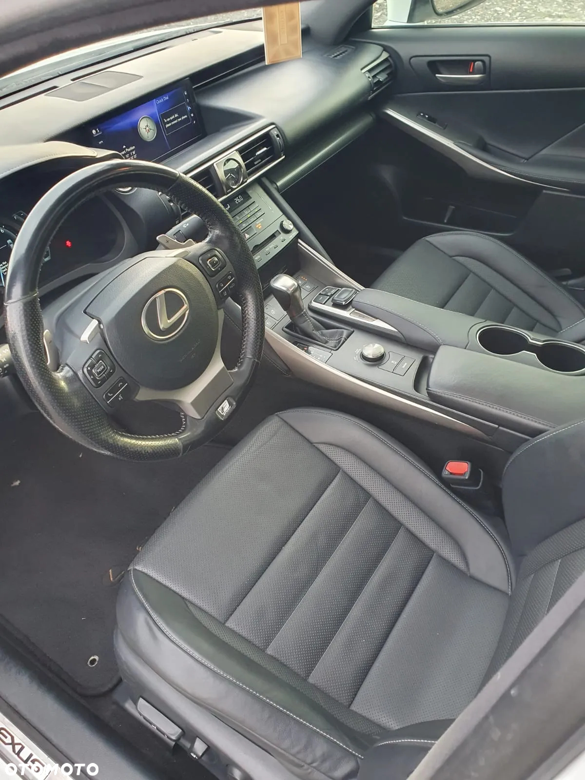 Lexus IS 200t / 300 F Sport - 9