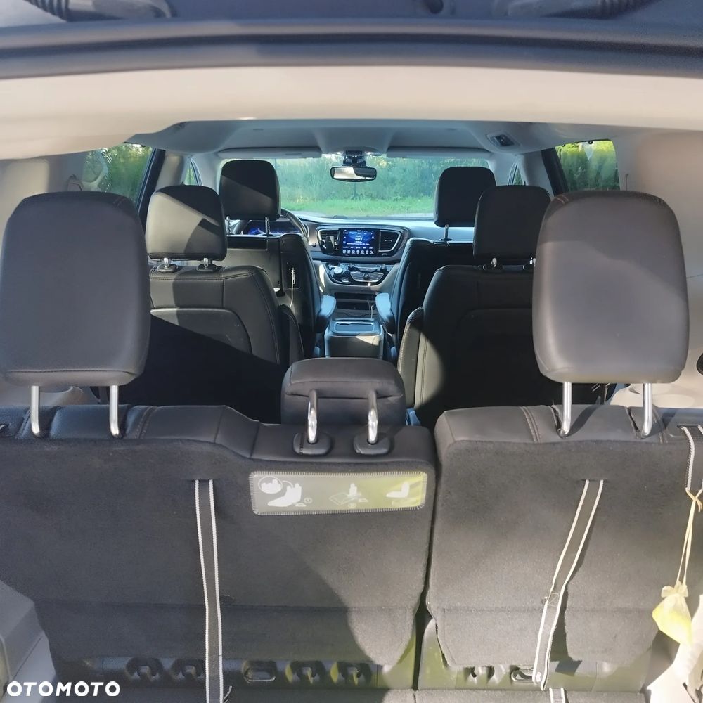 Chrysler Pacifica - 11