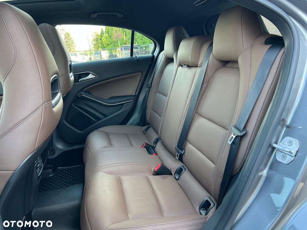 Mercedes-Benz Klasa A 250 4Matic 7G-DCT - 29