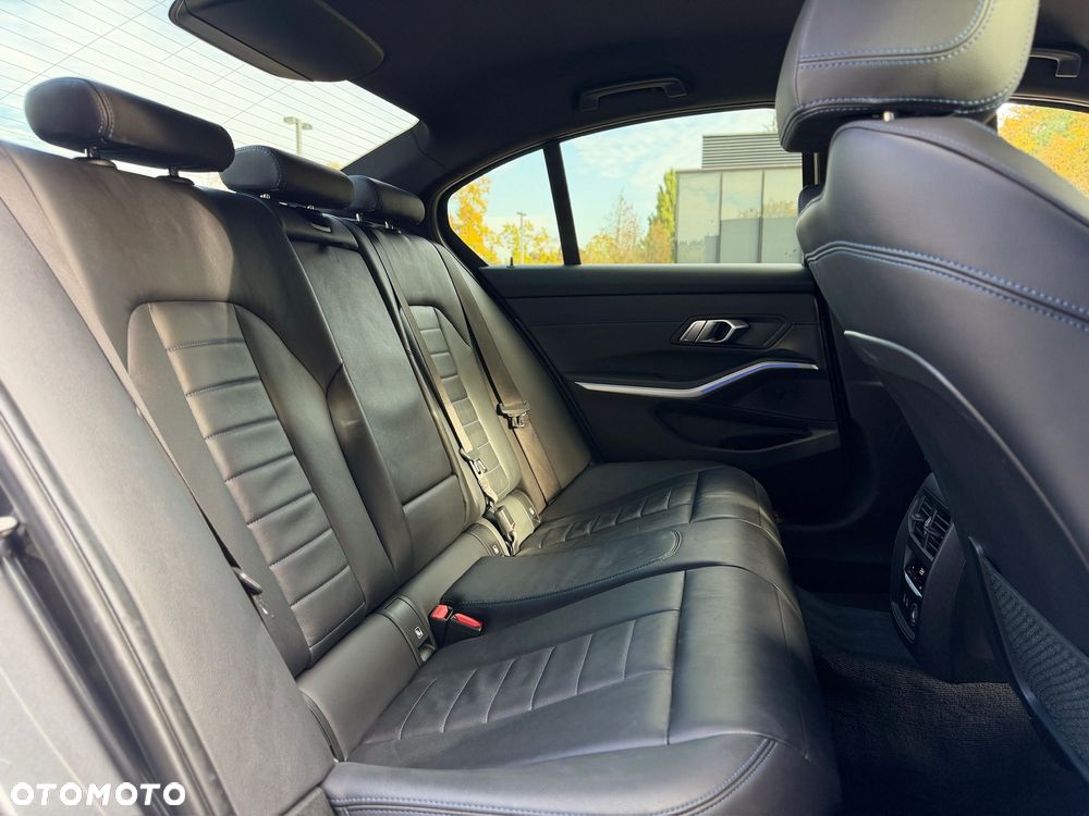 BMW Seria 3 - 16