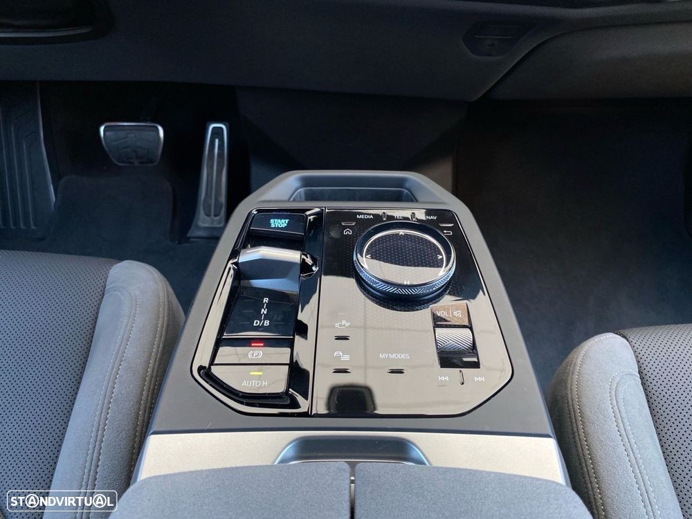 BMW iX xDrive 45 Pack Desportivo Pro - 15