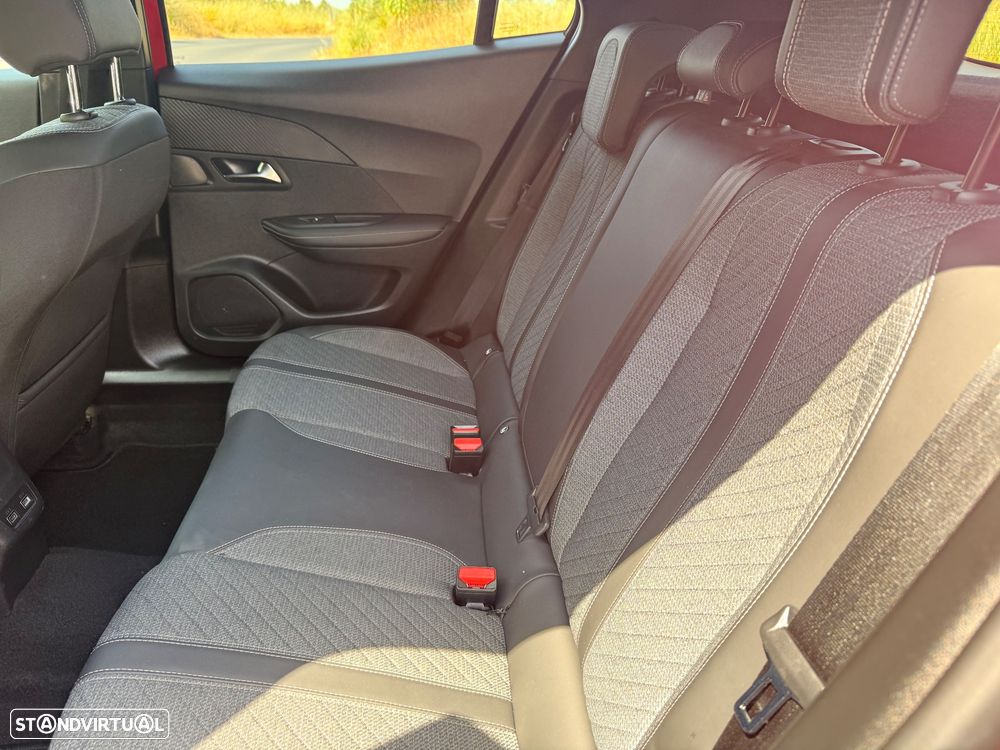 Peugeot 2008 PureTech 130 EAT8 Allure - 17