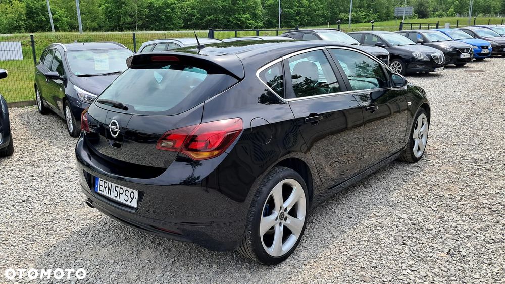 Opel Astra GTC 1.6 Turbo Edition - 3