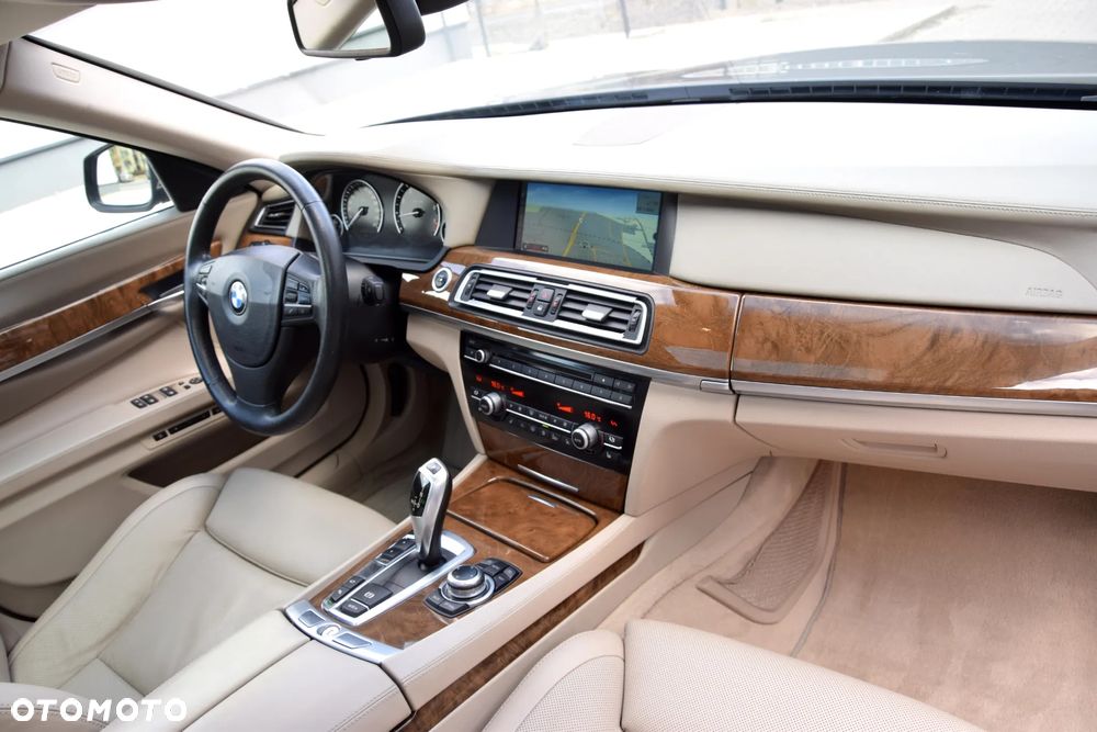 BMW Seria 7 750i - 15