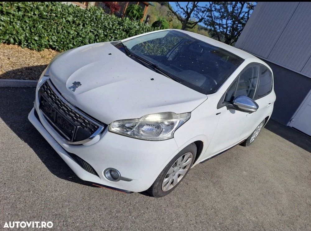 Peugeot 208 - 1