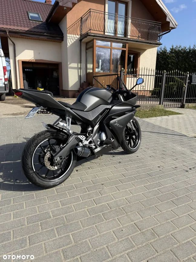 Yamaha YZF - 1