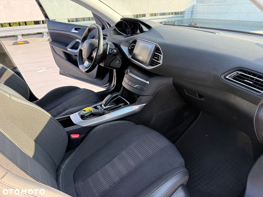 Peugeot 308 SW 1.2 PureTech GPF Allure S&S EAT8 - 16