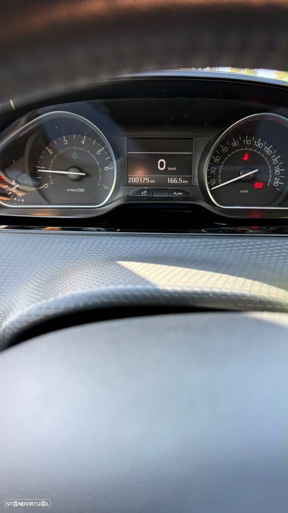 Peugeot 2008 1.2 PureTech Allure - 15