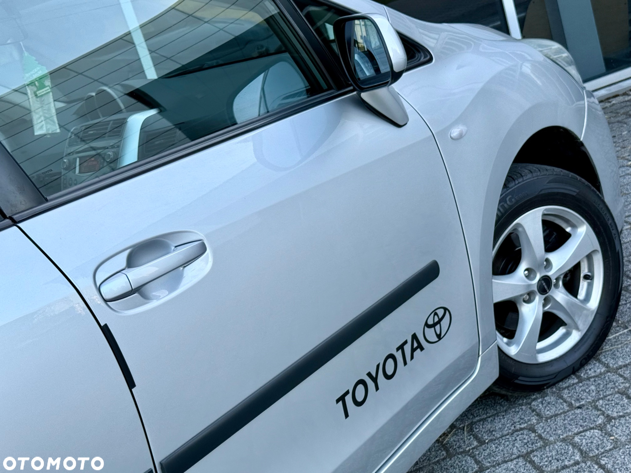 Toyota Verso 1.6 Premium 7os - 24