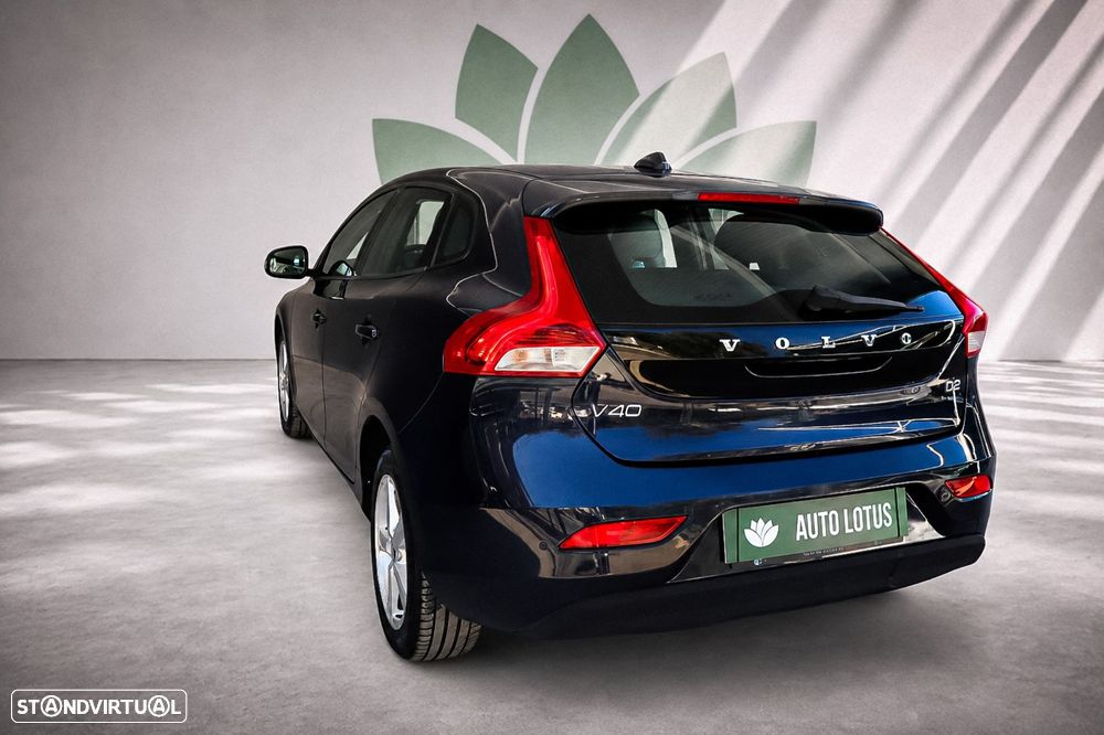 Volvo V40 2.0 D2 Momentum - 4