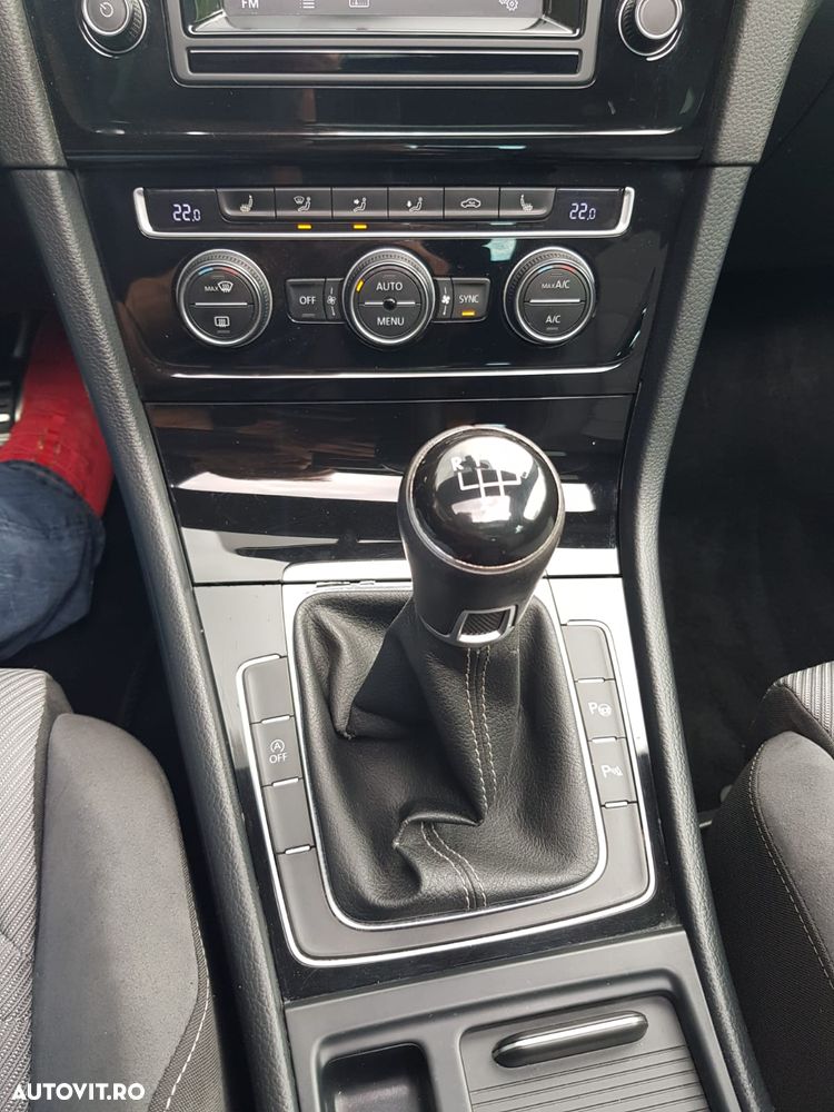 Volkswagen Golf - 10