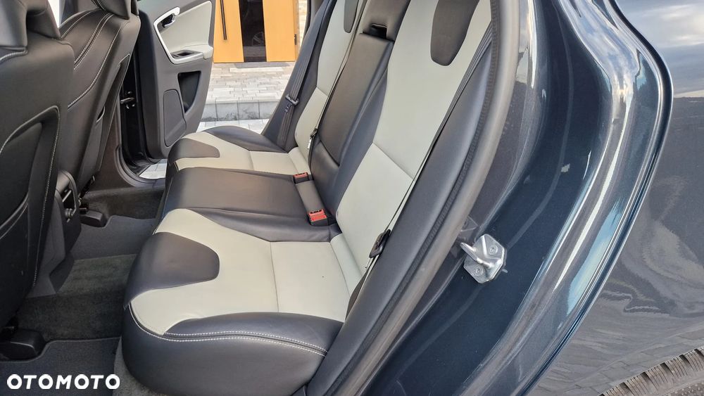 Volvo XC 60 D5 AWD Summum - 22