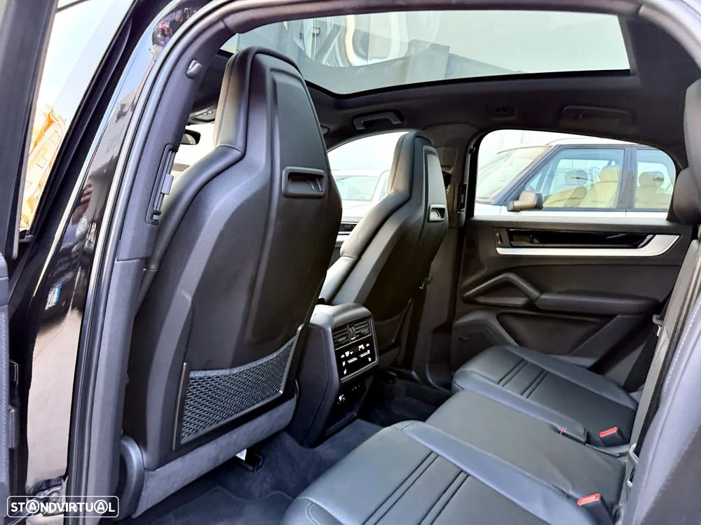 Porsche Cayenne Coupé E-Hybrid - 36