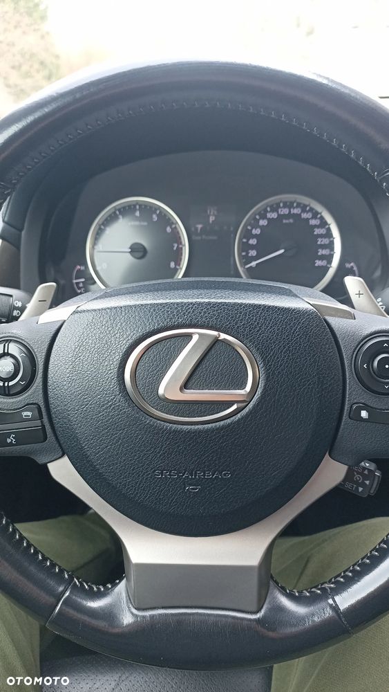Lexus IS - 16