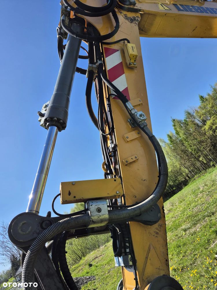 Liebherr A914 - 17
