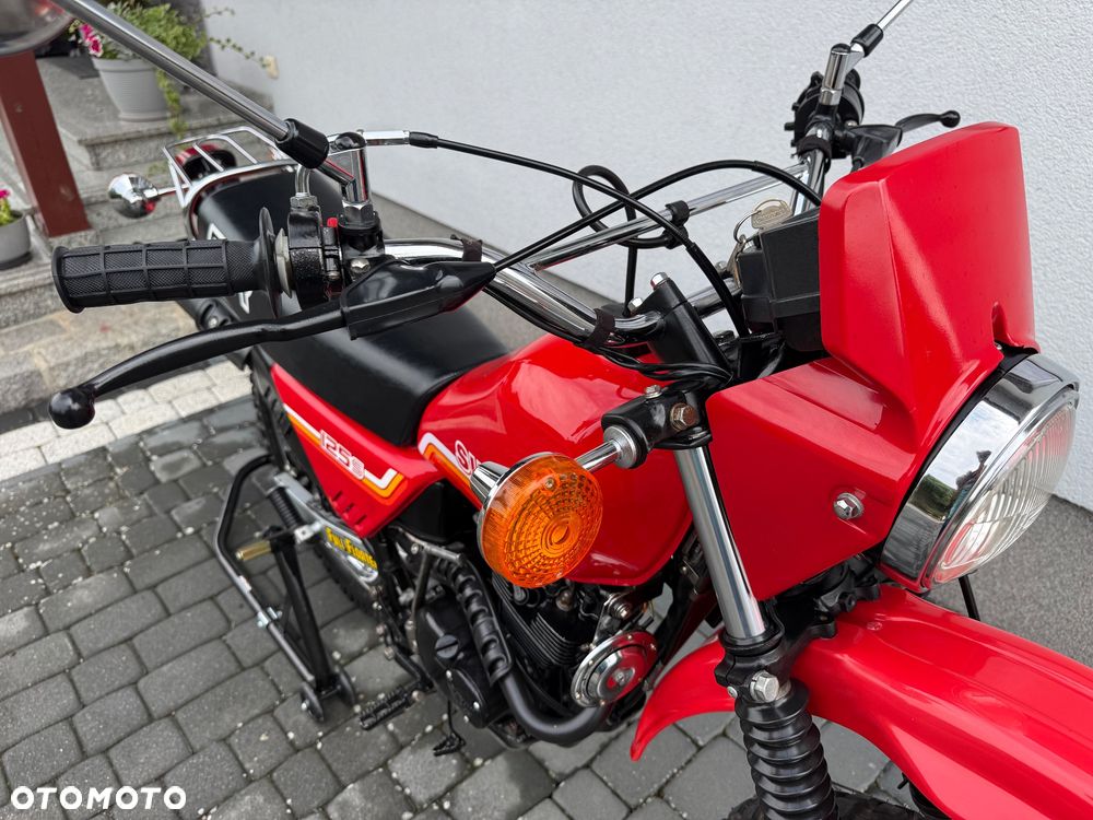 Suzuki DR - 25