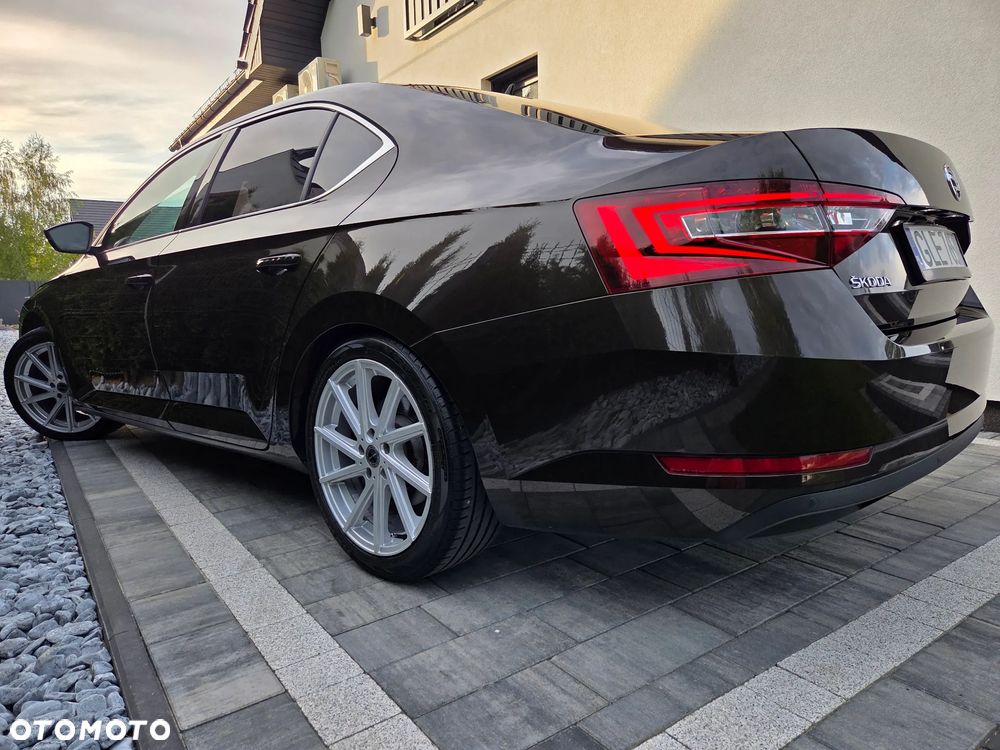 Skoda Superb 2.0 TDI DSG Premium Edition - 25