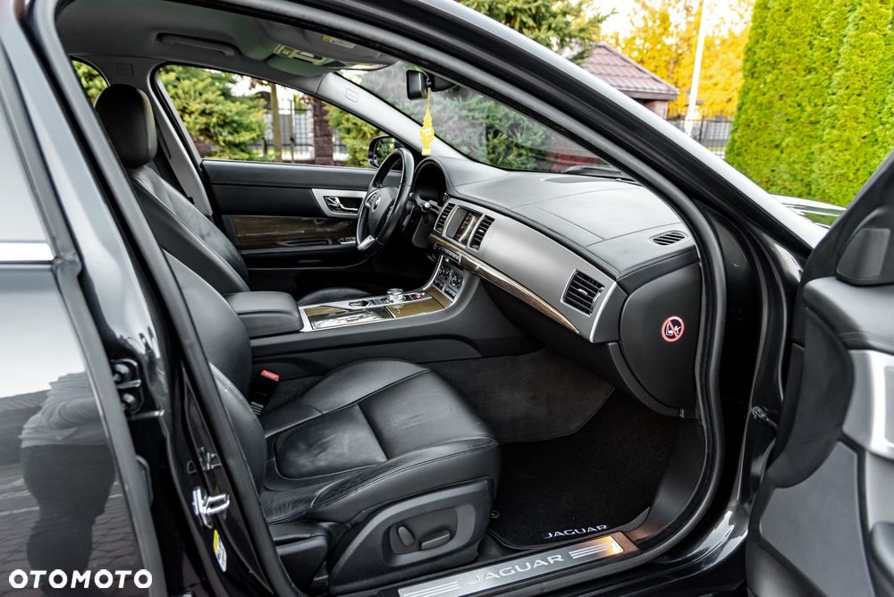 Jaguar XF 2.2 - 23
