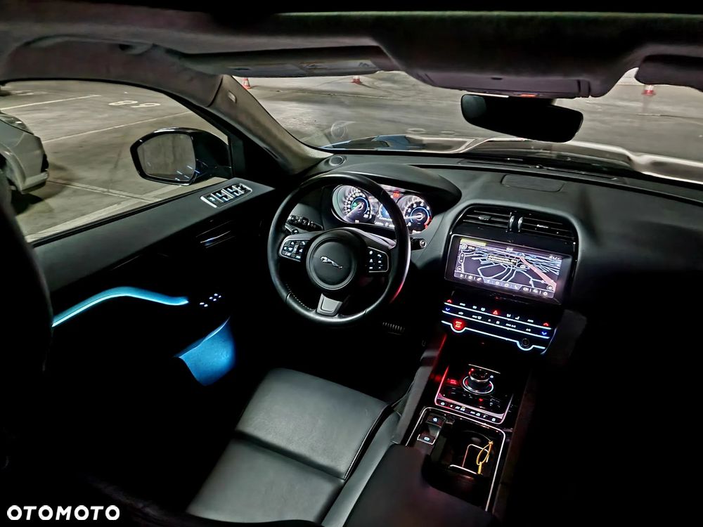 Jaguar F-Pace 2.0 i4P AWD Prestige - 27