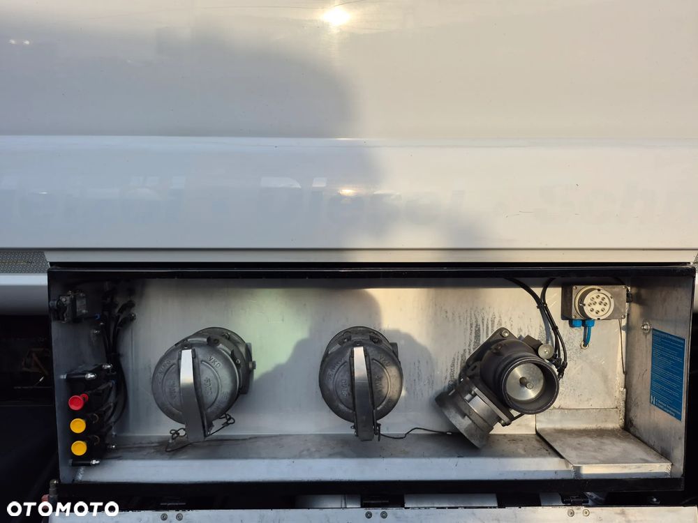Mercedes-Benz AUTOCYSTERNA MERCEDES ACTROS 18510 - 26