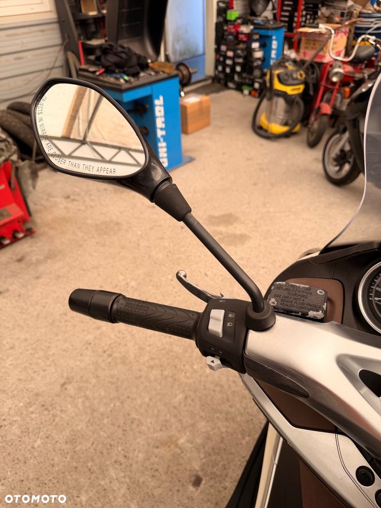 Piaggio X10 - 17