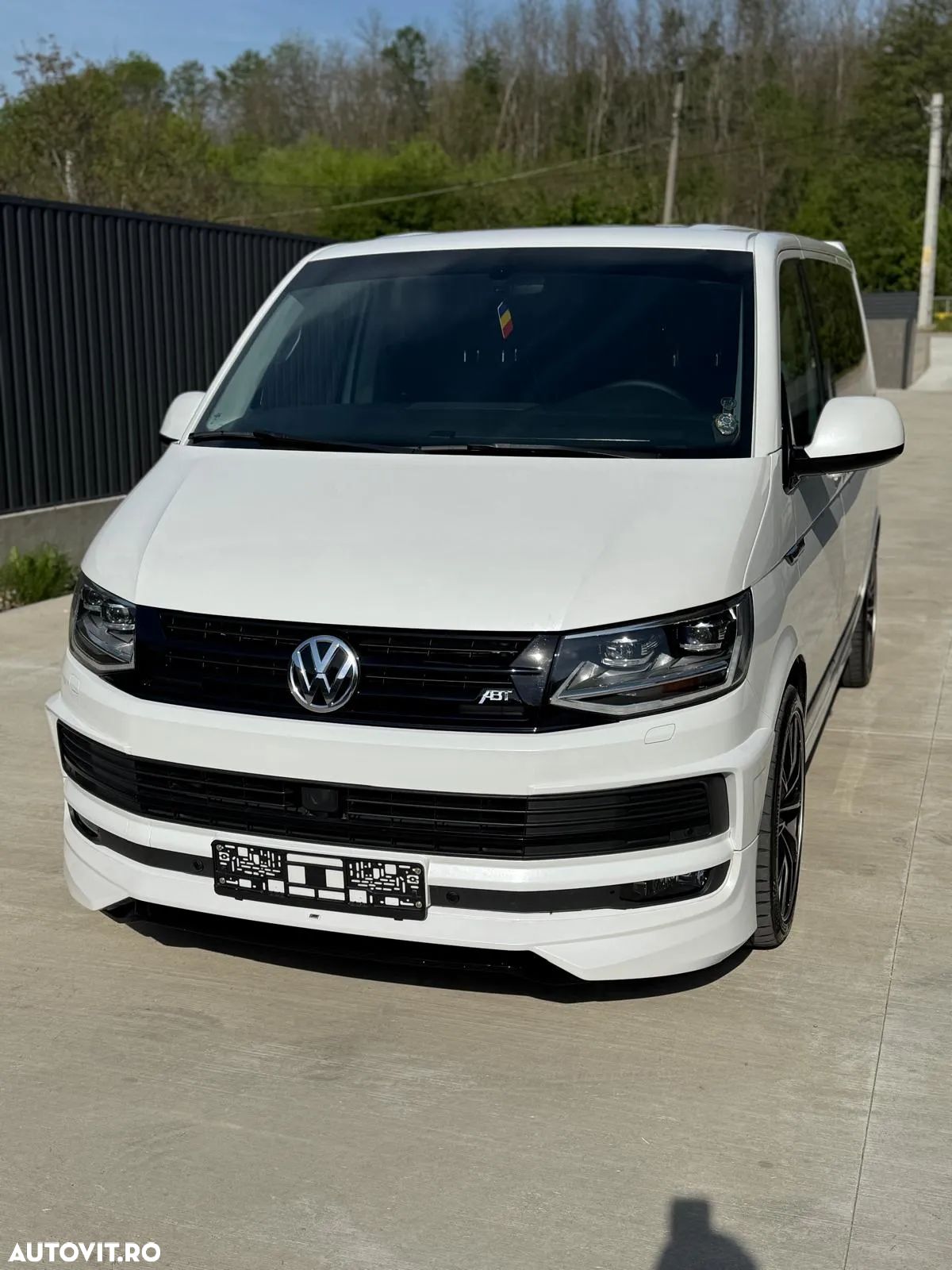 Volkswagen Multivan - 1