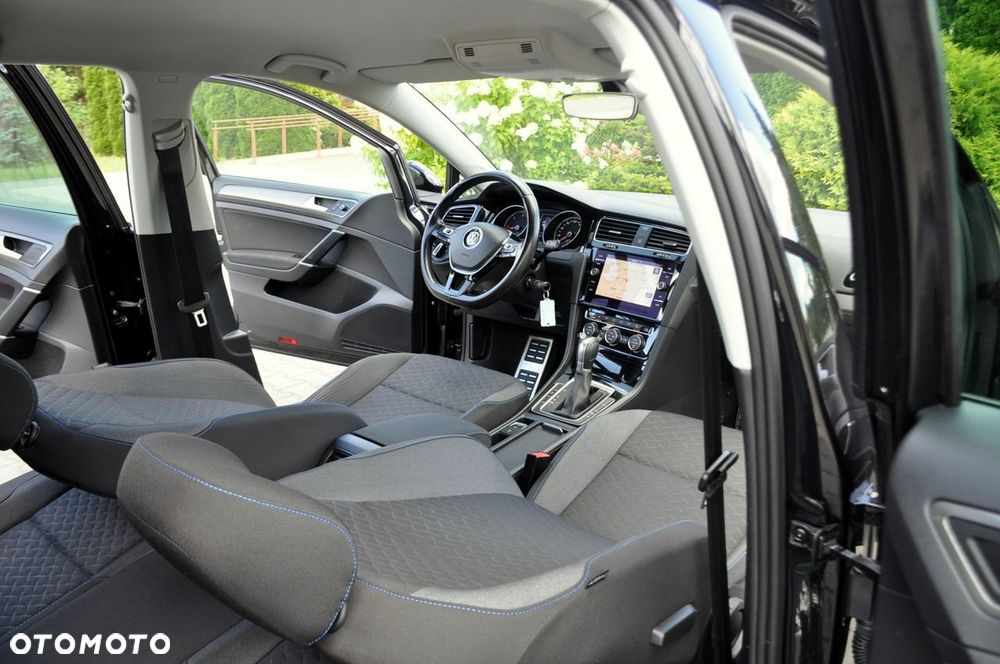 Volkswagen Golf - 24