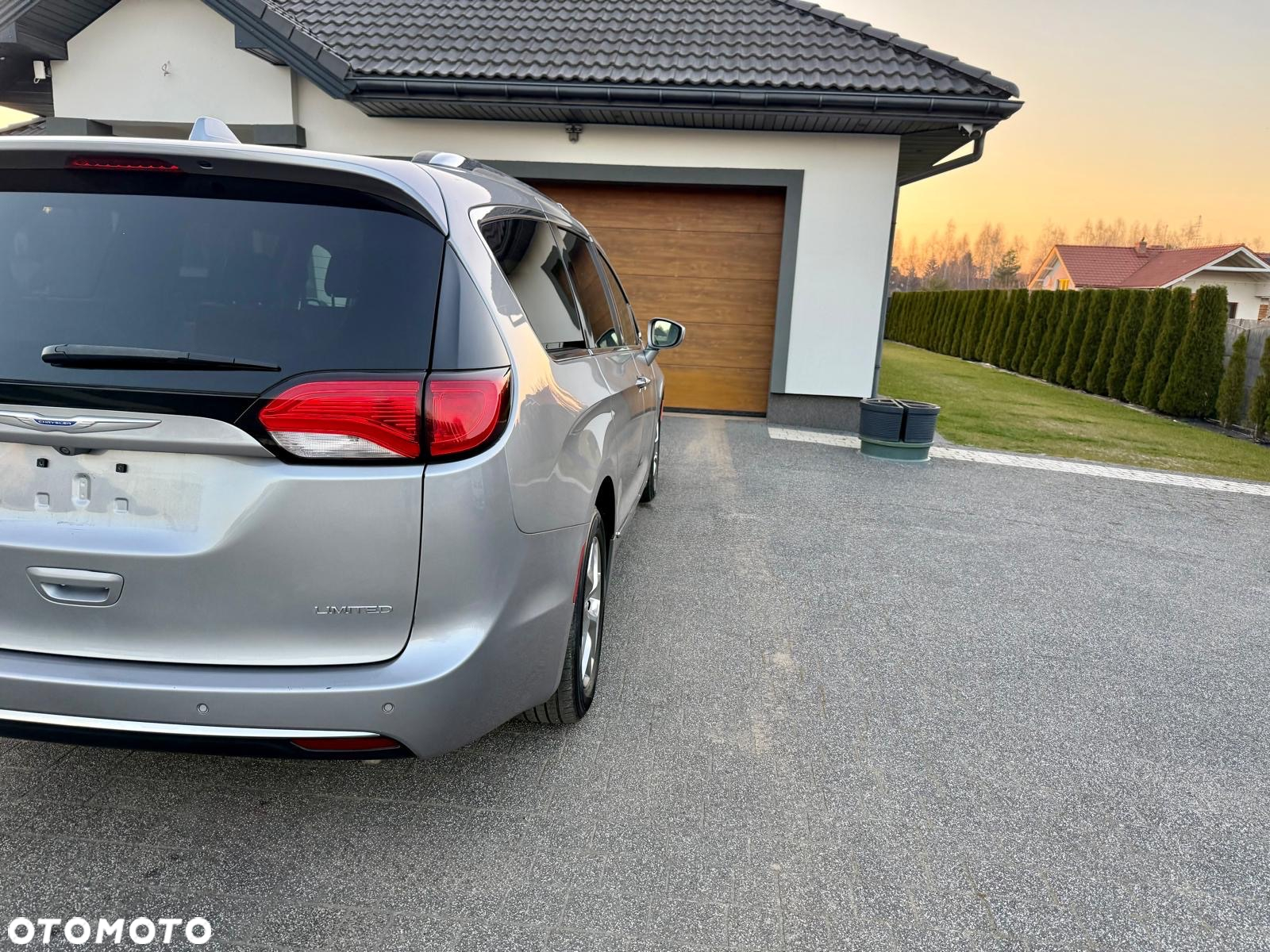 Chrysler Pacifica - 5