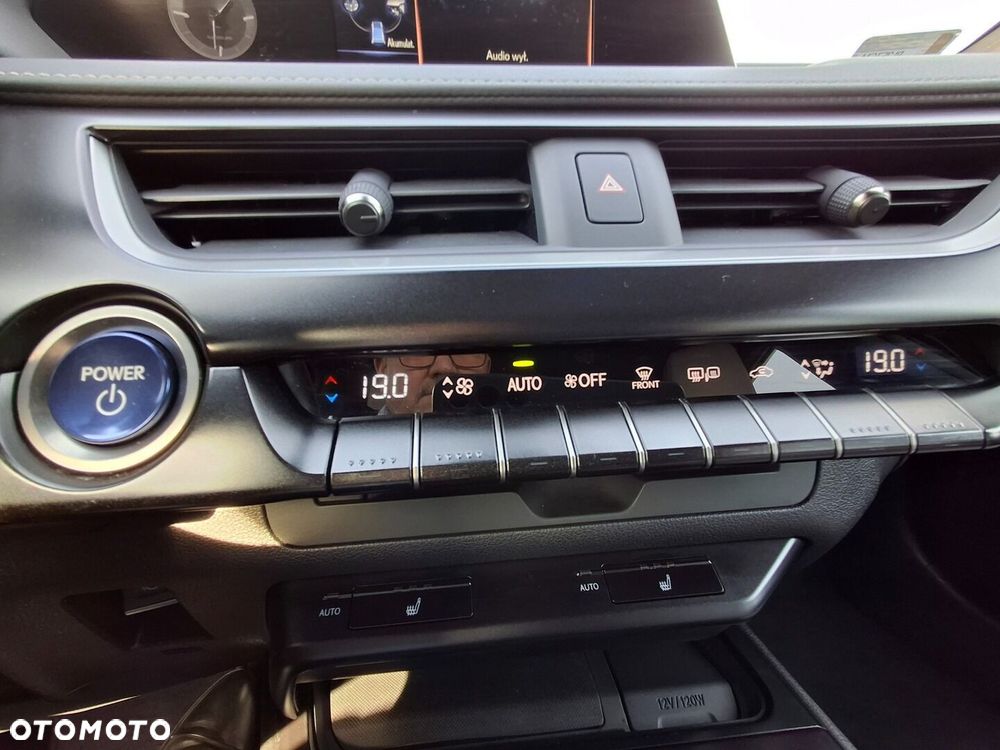Lexus UX - 28