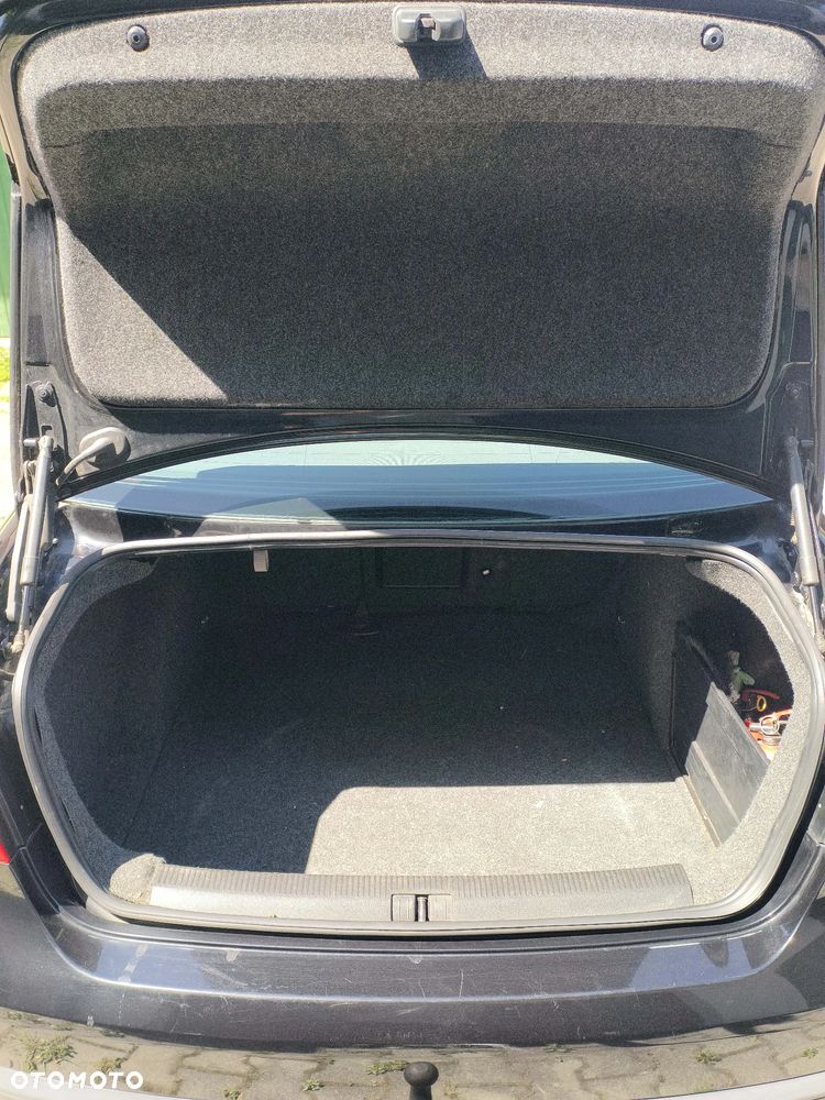 Volkswagen Jetta 1.9 TDI Comfortline - 11