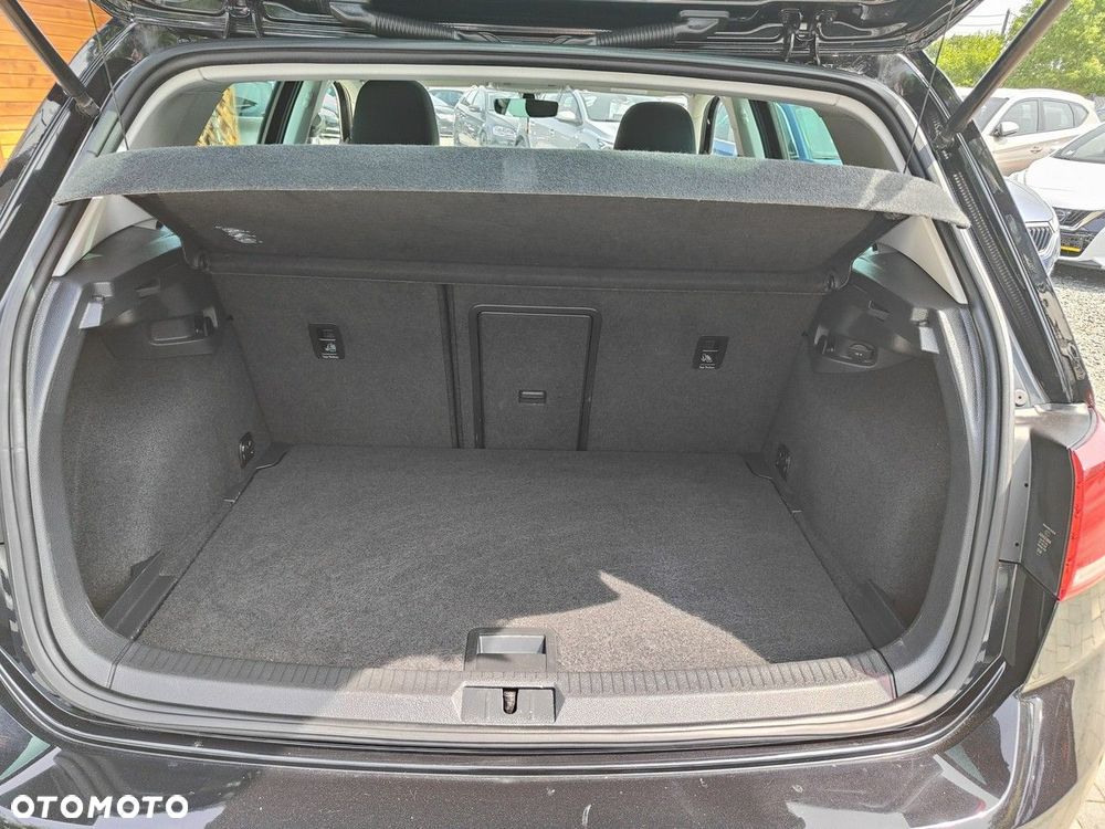 Volkswagen Golf - 34